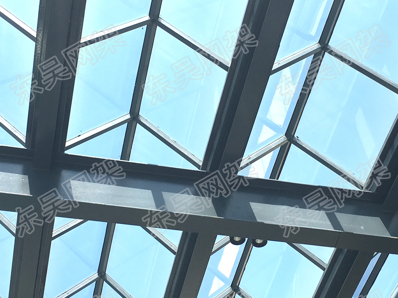折線形玻璃雨棚